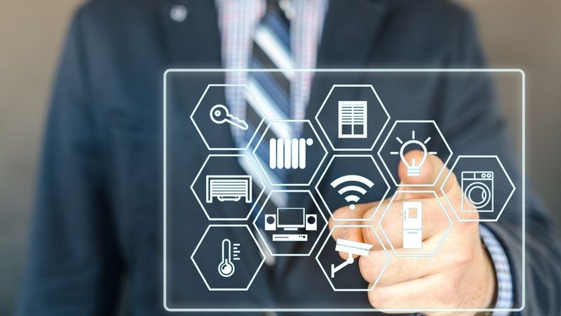Facebook ieviesīs apmācību platformu Latvijas mazajiem un vidējiem uzņēmumiem