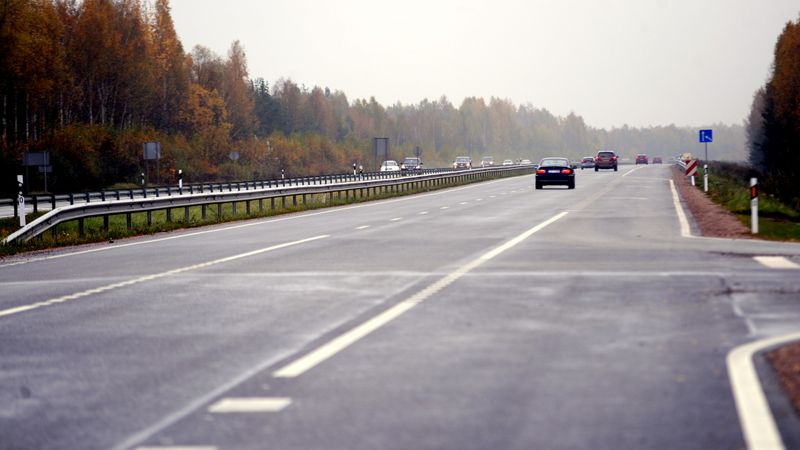 Atklāj 4,6 miljonus latu vērto ceļa Rīga–Jelgava–Lietuvas robeža posmu