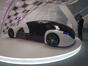 FOTO: Uzbekistāna pasaulei izrāda nākotnes auto