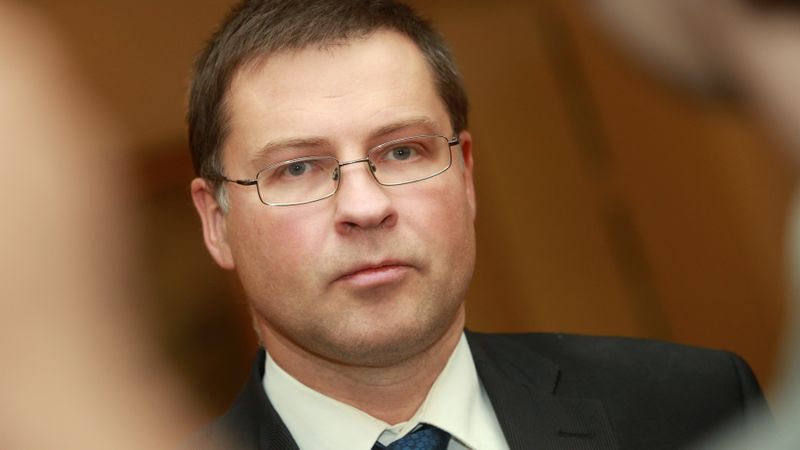 Dombrovskis: parādās tendence dibināt uzņēmumus ar daudziem valdes locekļiem, lai iegūtu uzturēšanās atļaujas