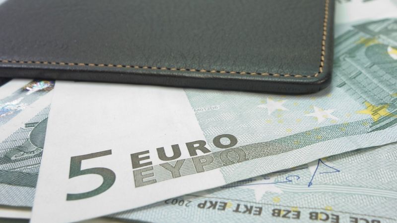 45% iedzīvotāju pēdējā gada laikā kavējuši rēķinu samaksu