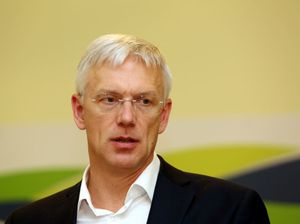 Vairākums partiju atbalsta Kariņa valdības piedāvājumu; atbildi no KPV LV vēl gaida