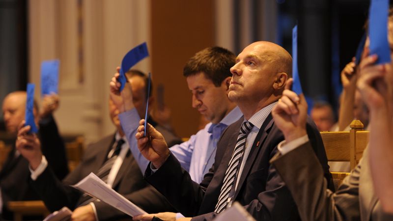 Laikraksts: Pie trūcīgās Reformu partijas vadīšanas ķersies miljonārs