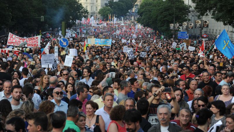 Spānijai pārveļas vērienīgi taupības protesti