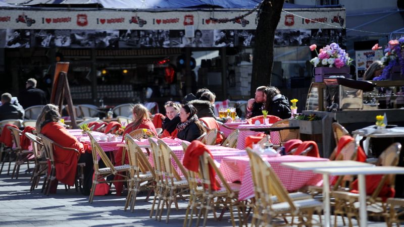 Vasaras kafejnīcu saskaņošana kļuvusi sarežģītāka