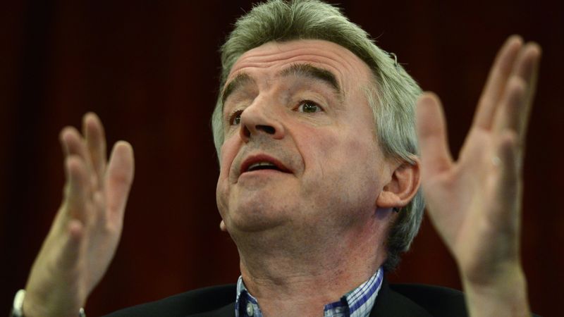 Ryanair vadītājs: drošības jostas lidmašīnās ir bezjēdzīgas