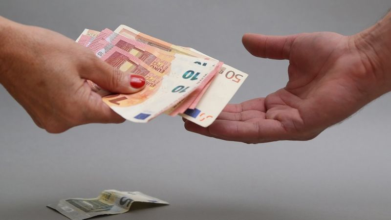 100 miljoni eiro bezdarba miglā