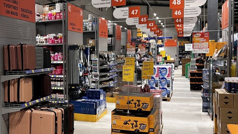 Investējot pusmiljonu eiro, rekonstruēts K Senukai veikals Cēsīs