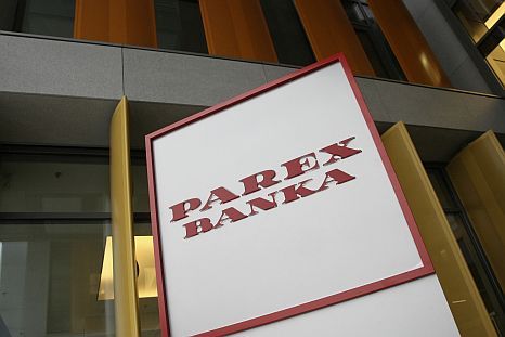 Parex bankas mazākuma akcionāri prasa aizstāvēt ieguldījumus