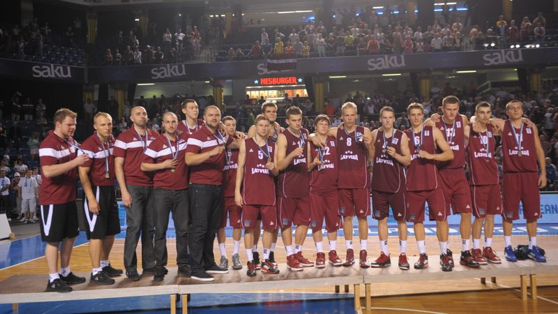Latvijas basketbolisti izcīna vēsturisku uzvaru