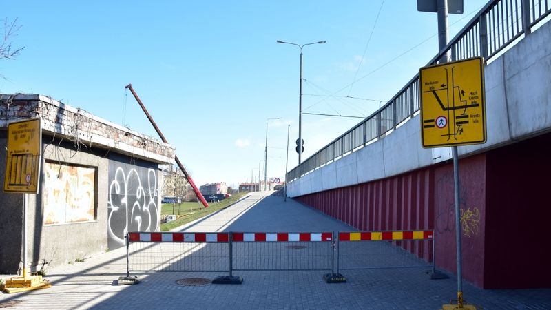 FOTO: Investējot 8 miljonus eiro, tiek uzsākti Krasta ielas atjaunošanas darbi