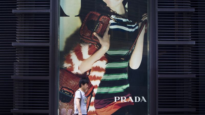 Ķīnietes aizvien Pradas brunčos