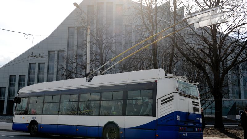 Gaismas pili vērt vaļā traucē Rīgas satiksme