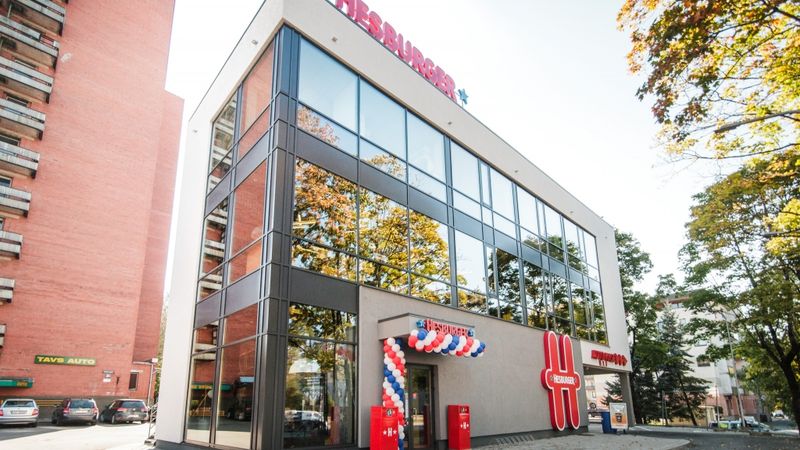 Jaunā Hesburger restorānā Rīgā investē rekordlielu summu