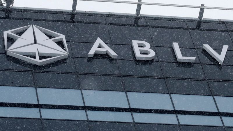 Sākusies administratoru cīņa par iespēju likvidēt ABLV banku
