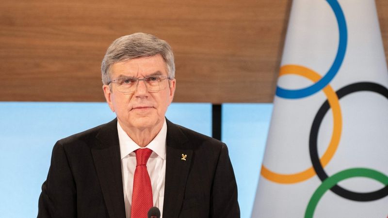 Bahs bez konkurences pārvēlēts SOK prezidenta amatā