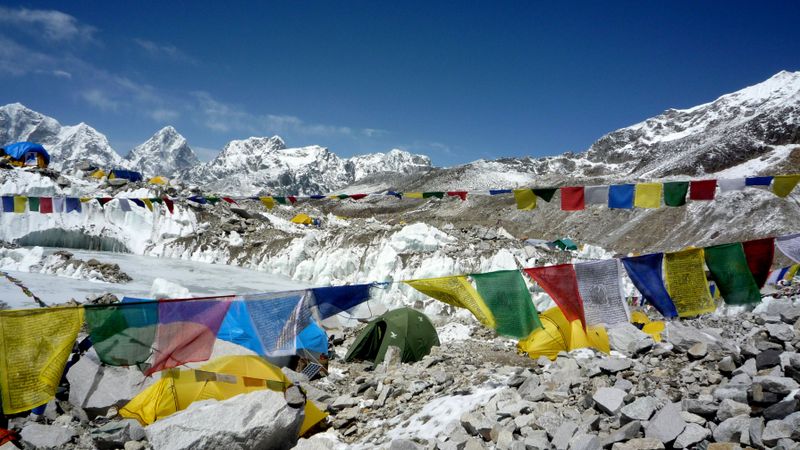 Nepāla mainīs Everestā kāpšanas maršrutu