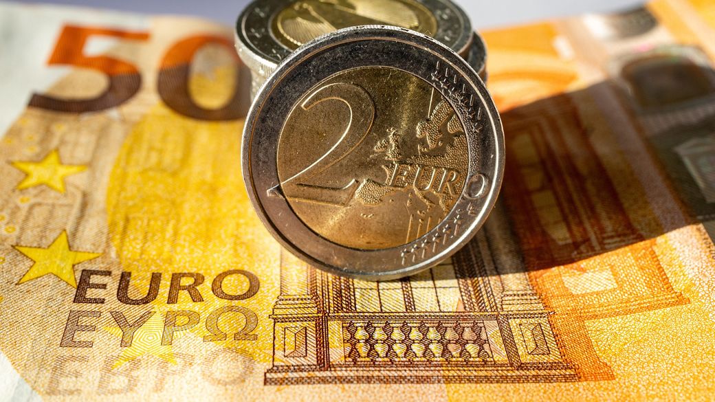 Latvija ar valsts ilgtspējīgo obligāciju emisiju piesaistījusi miljardu eiro