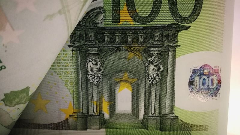 ECB ekonomists brīdina par trauslo eirozonas ekonomikas atveseļošanos