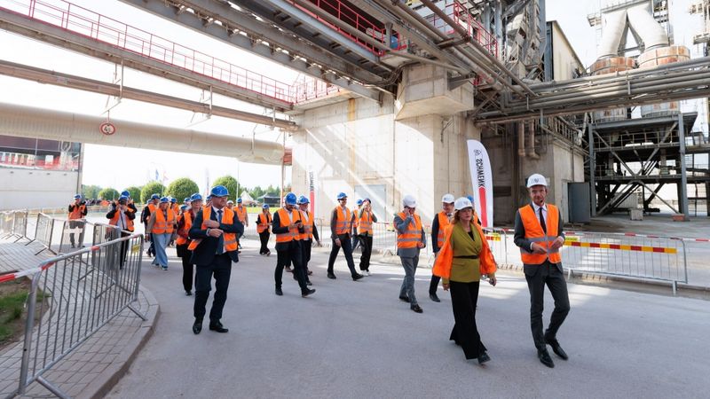 Schwenk atklāj pirmo oglekļa uztveršanas testa bāzi Latvijā
