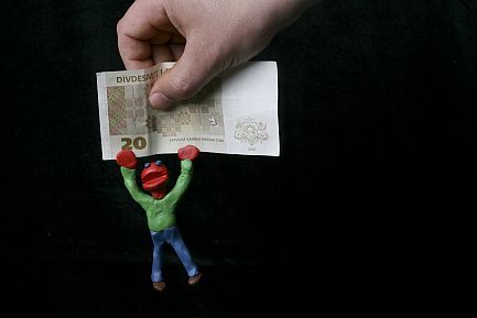 Arī Finanšu ministrijā  par virsstundām ierēdņus atalgo dāsni