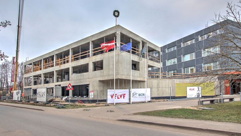 FOTO: Nosvinēti BIOR biroja ēkas, piebūves un katlumājas jaunbūves spāru svētki