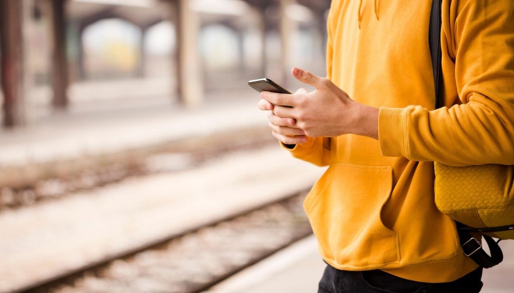 Tele2 un LMT nodrošinās bezmaksas zvanus un īsziņas klientiem krīzes skartajās Tuvo Austrumu valstīs