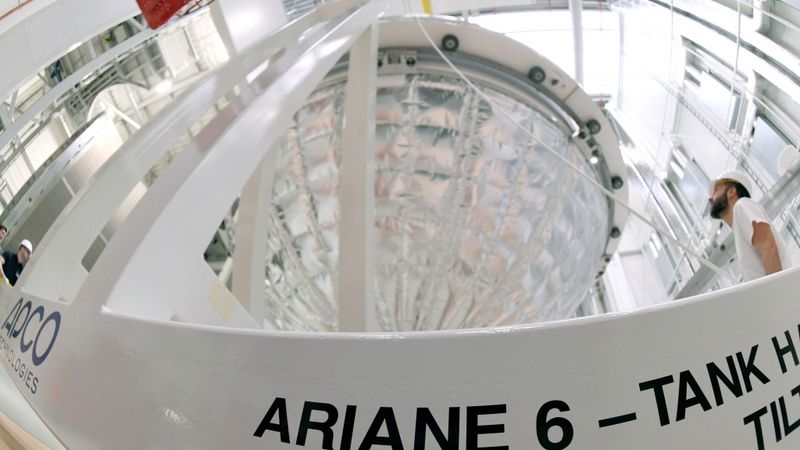 FOTO: Eiropas nākamās paaudzes kosmosa raķete Ariane 6