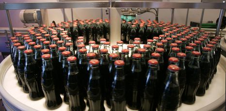 Coca-Cola iegādāsies pudeļu pildītāju par 12,3 miljardiem dolāru