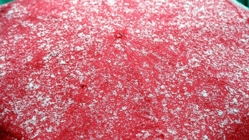 Ceļu uzturētāji: Nedēļas nogalē no rītiem ceļi var sākt apledot
