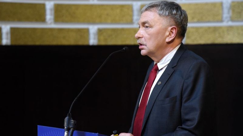 Juristi secina, ka LU rektors jāapstiprina