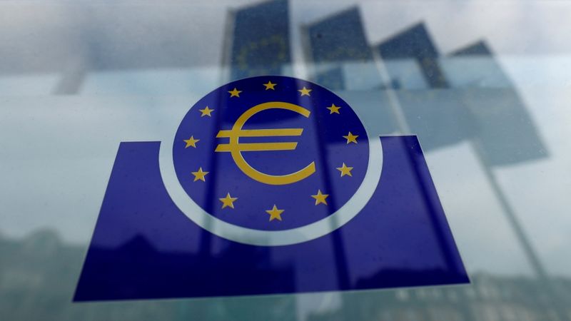 ECB uzpirks vairāk parādu, nekā valdības vispār izdos