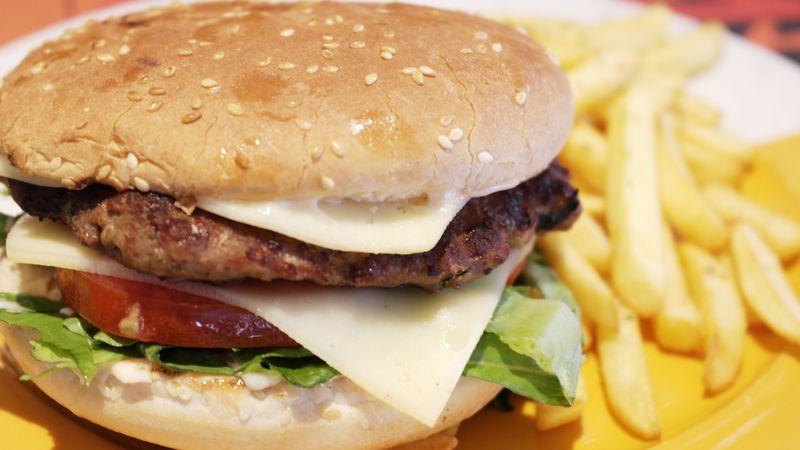 McDonald's «uz laiku» slēdz restorānus Krimā