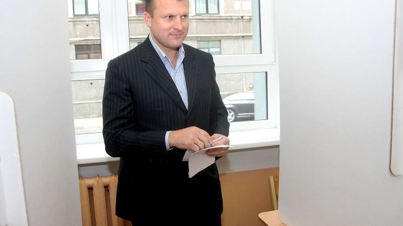 Raidījums: Šlesers varētu atgriezties politikā