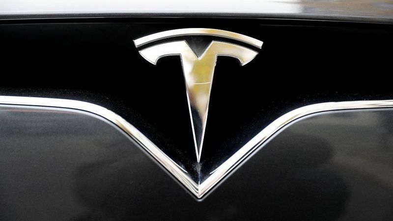 Tesla iegādājas Bitcoin 1,5 miljardu dolāru apmērā