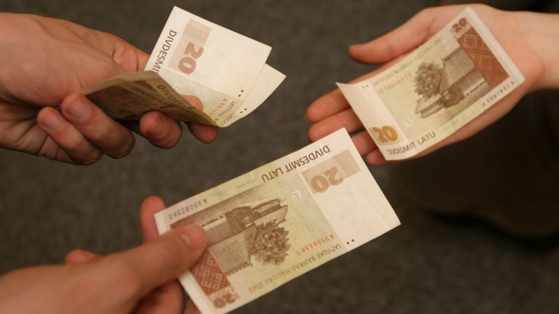 Komercķīlas tuvojas vēsturiskajam minimumam 