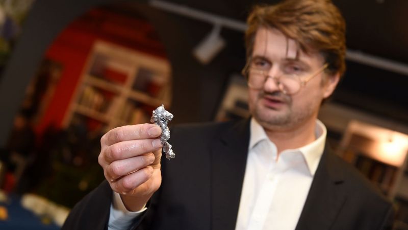 Stendzenieks pārdevis reklāmas uzņēmumu Mooz!
