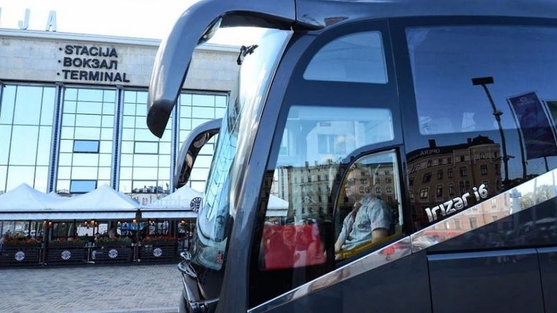 Lux Express sāk starppilsētu pārvadājumus Igaunijā un atkārtoti kritizē Latvijas sistēmu