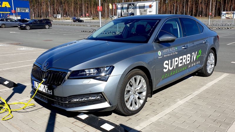 Škoda Superb iV: nākotnes dienesta auto