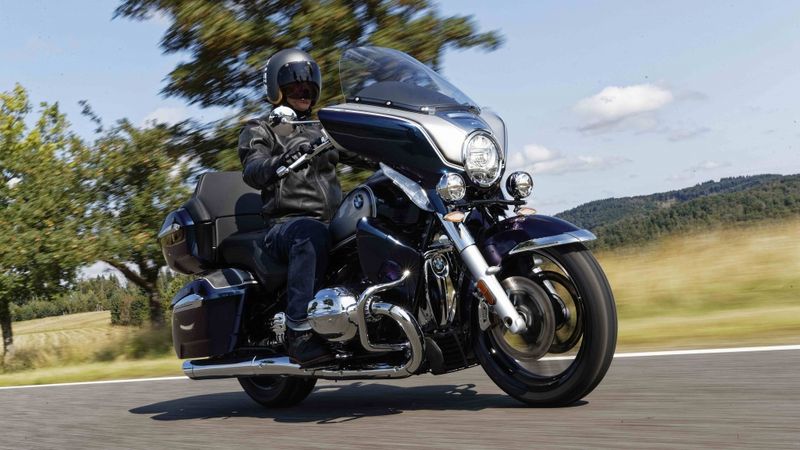 Ievieš BMW motociklu nomas pakalpojumu Latvijā