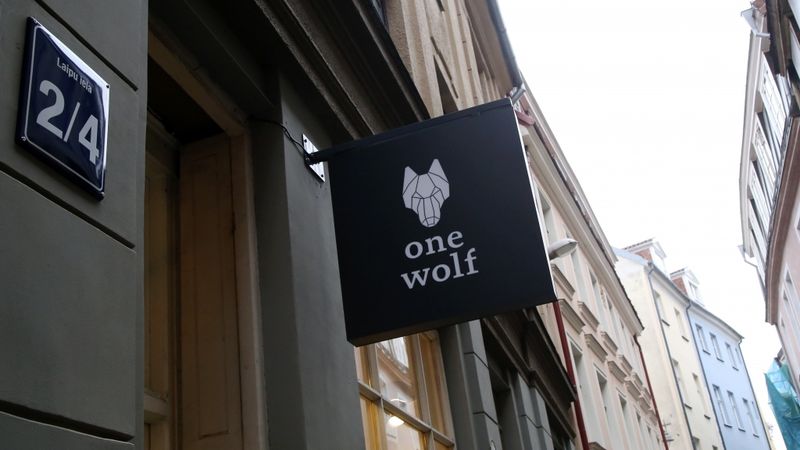 FOTO: Modes zīmols One Wolf atver jaunu veikalu