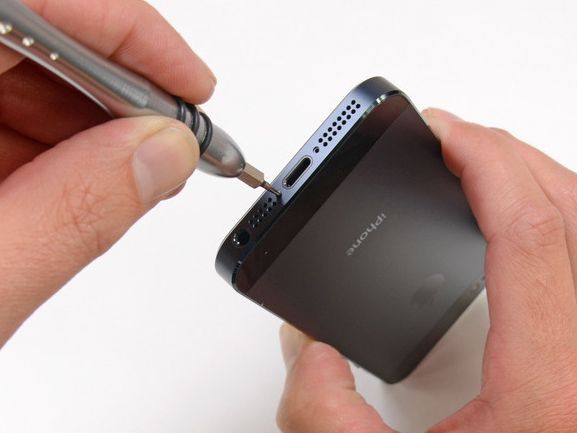 Kas lācītim vēderā jeb izjaukts iPhone 5