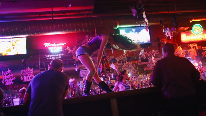 Ņujorkas naktsklubs Coyote Ugly iebilst pret Rīgas klubu Coyote Fly