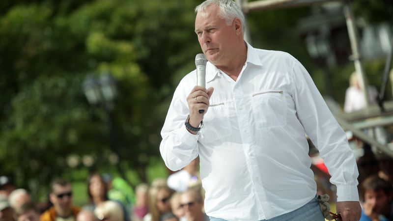 Papildināta - Loginovs paliek amatā; SM pārstāve Brīvostas valdē iesniegusi atlūgumu