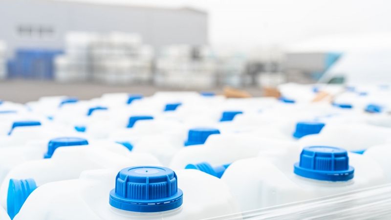 CrossChem investējis 300 000 eiro jaunā ražošanas un fasēšanas līnijā Olainē