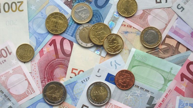 Nākamnedēļ Saeimas komisija lems par patērētāju kreditēšanas reklāmas ierobežojumiem