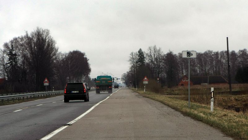 Autotirgotāju asociācija rosina tehniskajām pārbaudēm pilnvarot arī autoservisus