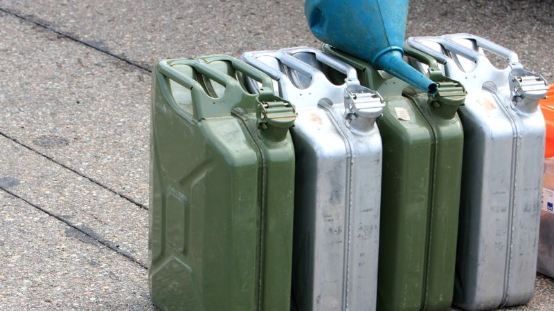 Lielākie degvielas tirgotāji par santīmu paaugstina dīzeļdegvielas cenu