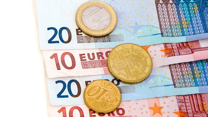 ECB uzsver nepieciešamību ilgāku laiku saglabāt ļoti stimulējošu monetāro politiku