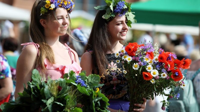 FOTO: Zāļu tirgus Doma laukumā